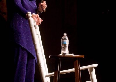From her rocking chair, humorist Jeanne Robertson charms the Paramount audience with her observations of life.